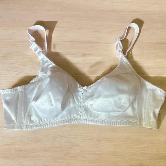 Bali Double Support Wirefree Bra DF3820 White 38B | Wireless Comfort - Picture 2 of 7